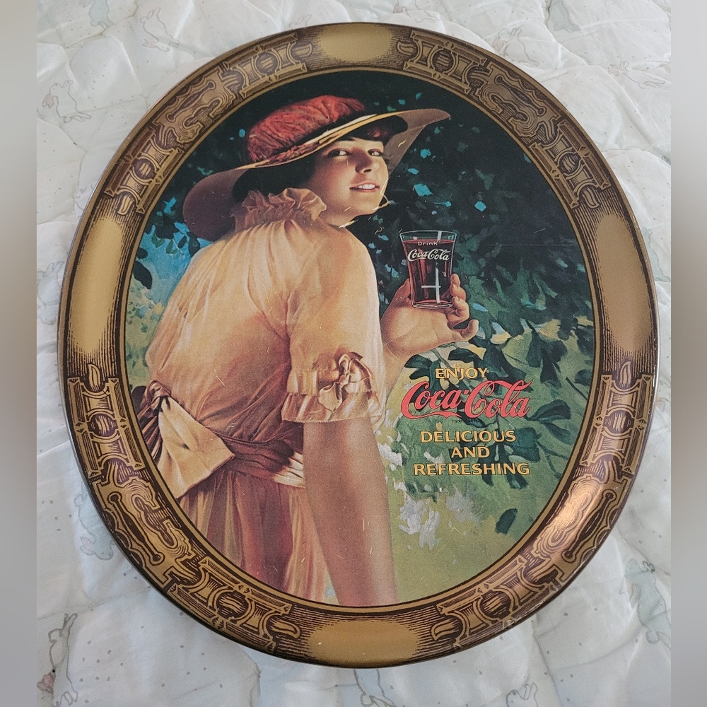 Coca-Cola 1976 Oval Tin Tray Reproduction of 1916 World War 1 Girl Advertisement